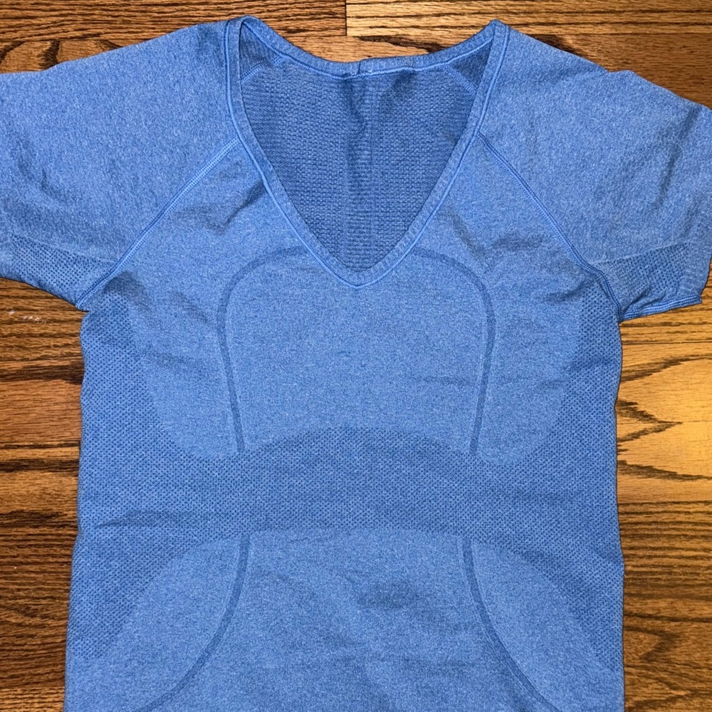 Like new! Lululemon Women's Blue V-Neck Top